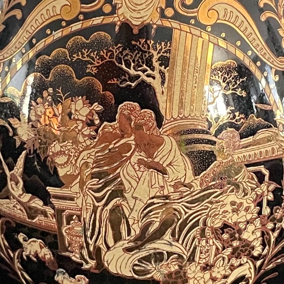 Beautiful Black and gold Decorative Egg - Picture 5 of 6